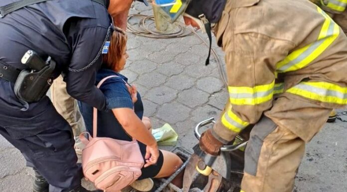 Bomberos rescató a persona atrapada en tragante