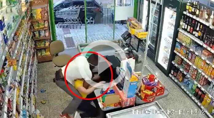 [Video] España: ¡Migrante africano estrangula y roba a una cajera!