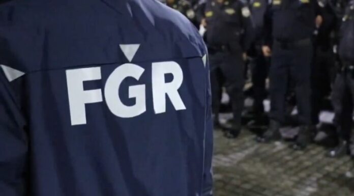 La FGR giró las órdenes de captura contra 25 personas, a quienes se les acusa por delitos como agrupaciones ilícitas, extorsión, entre otros.