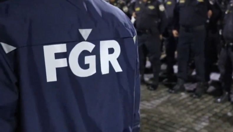 La FGR giró las órdenes de captura contra 25 personas, a quienes se les acusa por delitos como agrupaciones ilícitas, extorsión, entre otros.