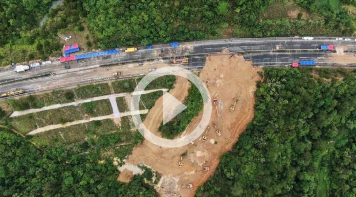 [Video] Aumenta fallecidos por colapso de carretera en China