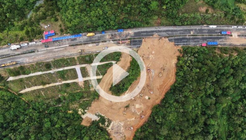 [Video] Aumenta fallecidos por colapso de carretera en China