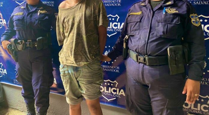 Detienen a hombre que presuntamente agredió a una menor con un corvo.