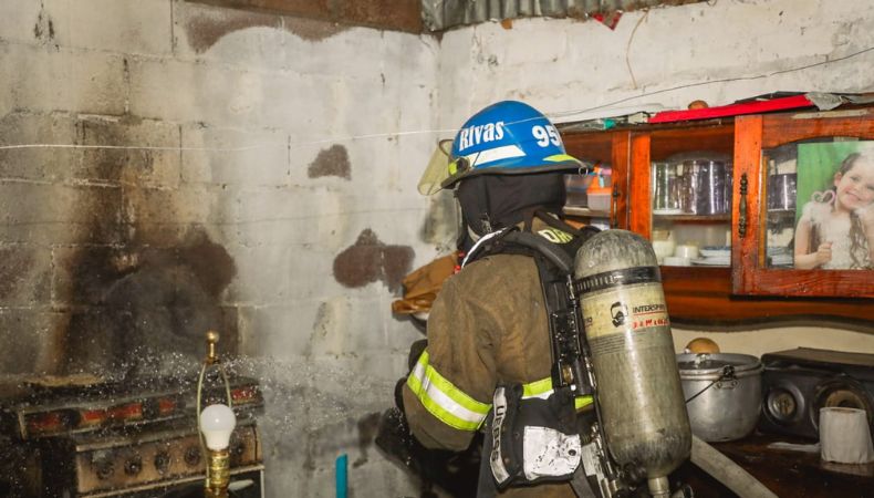Bomberos sofocó incendio en una vivienda de San Marcos