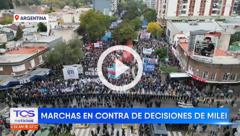 Manifestantes reclaman alimentos para comedores populares.