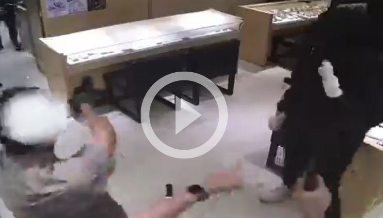 Capturan a sujetos que intentaban robar una joyería en Hong Kong