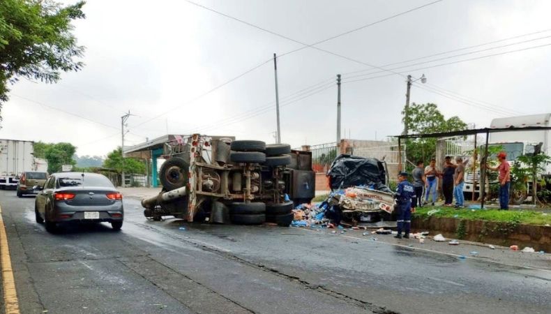 Reportan una persona fallecida tras accidente en El Carmen.