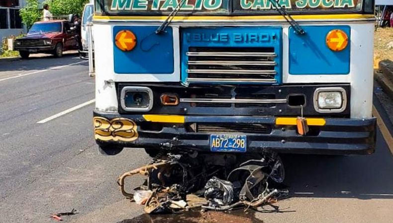 Motociclista fallecido en la carretera hacia Acajutla