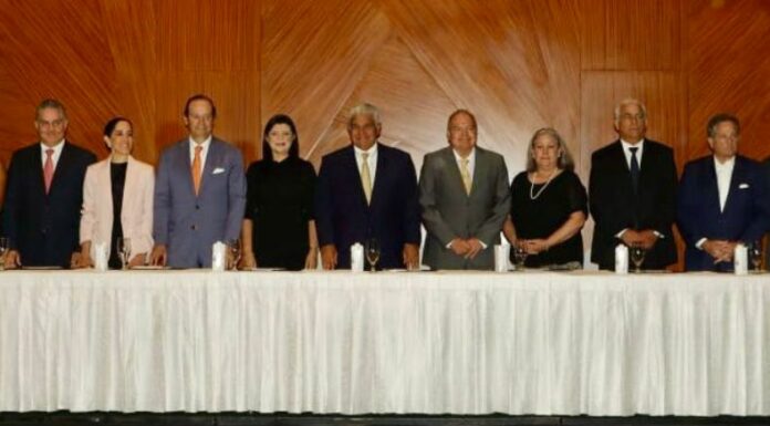 Presidente electo de Panamá designa a su nuevo gabinete.