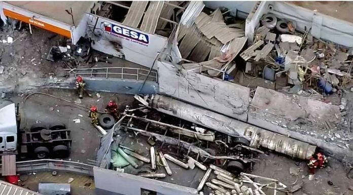 Fuerte explosión de un vehículo cisterna de gas en Villa María del Triunfo, Perú