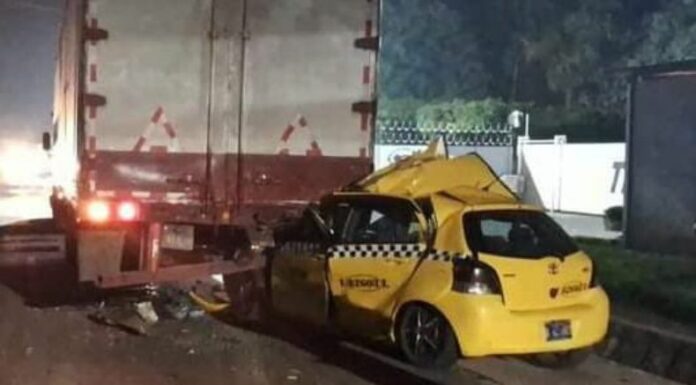 Conductor de taxi fallece tras accidente en San Juan Opico.