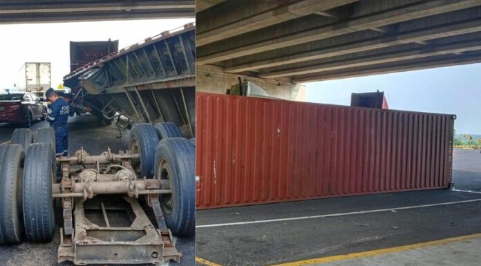 Rastra volcada mantiene el paso restringido en el bulevar Claudia Lars.