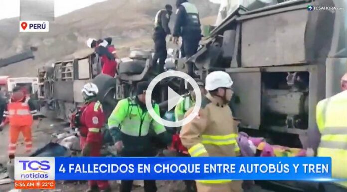 Cuatro fallecidos tras accidente entre tren y autobús.