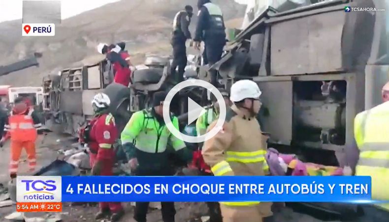Cuatro fallecidos tras accidente entre tren y autobús.