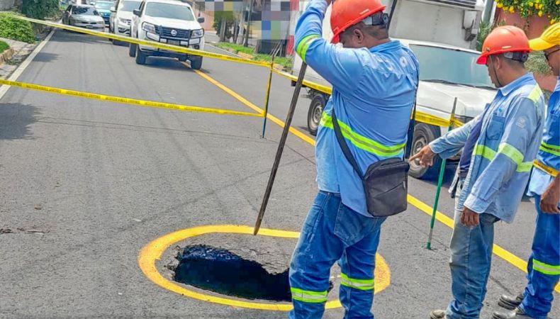 ¡Inician trabajos de reparación de fuga de agua potable en calle La Mascota!