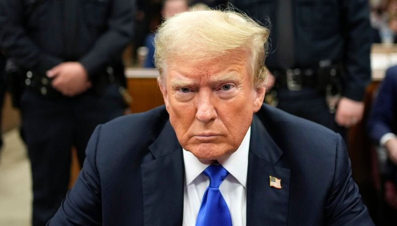 Declaran culpable a Donald Trump por 34 cargos de falsificación.