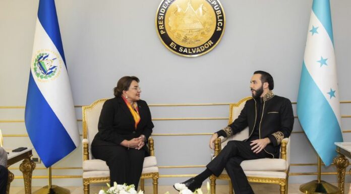 Presidenta de Honduras, Xiomara Castro en reunión con Bukele