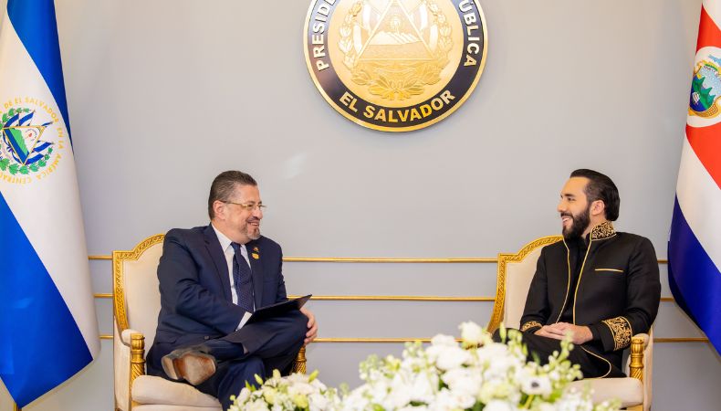 Presidente de Costa Rica sostiene reunión con Nayib Bukele