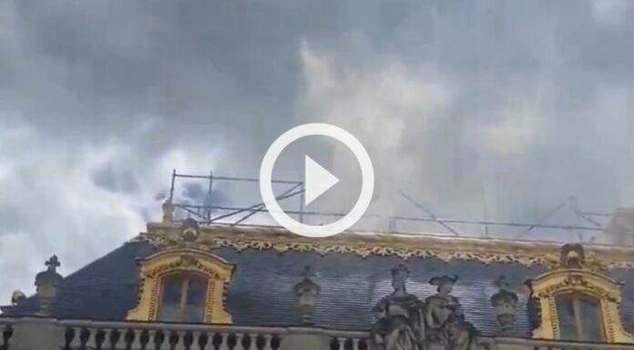 Evacúan Palacio de Versalles por conato de incendio.