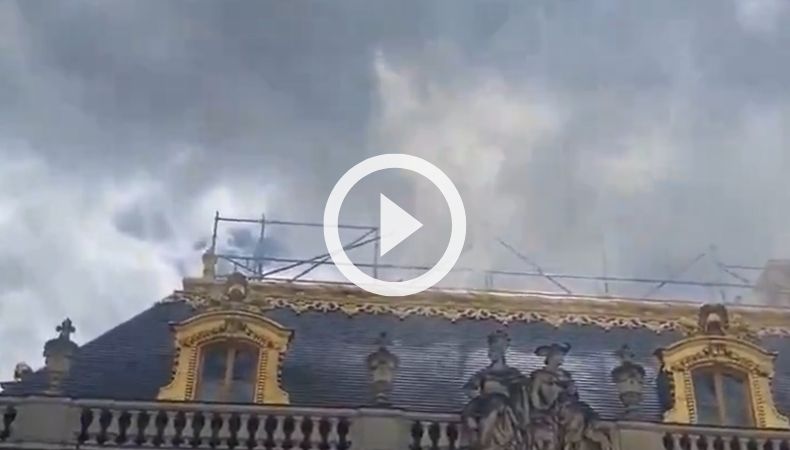 Evacúan Palacio de Versalles por conato de incendio.