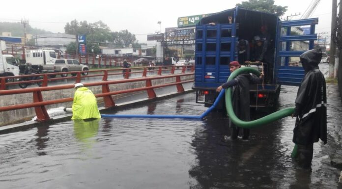San Salvador Centro trabaja en zonas inundadas