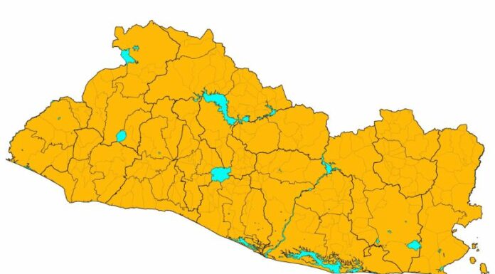 El Salvador baja a alerta naranja