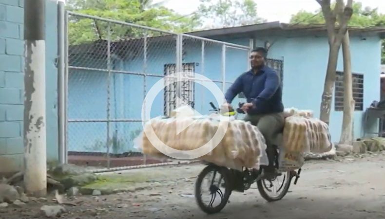 ¡Joven logra graduarse de abogado trabajando por mucho tiempo como panadero! ¡Joven logra graduarse de abogado trabajando por mucho tiempo como panadero!