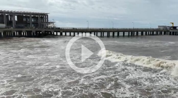 [Video] Fuerte oleaje en el Puerto de La Libertad