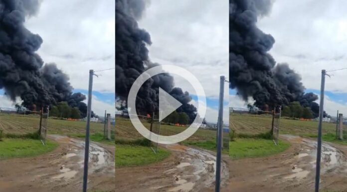 Voraz incendio se extiende por varias horas en Puebla