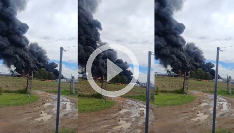 Voraz incendio se extiende por varias horas en Puebla