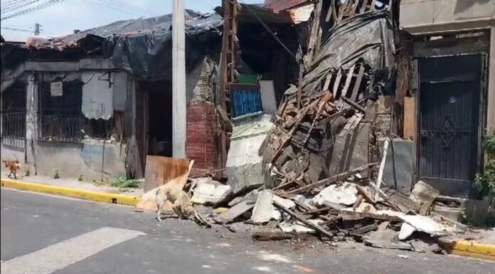 Vivienda se desploma en la Avenida Monseñor Romero, en San Salvador