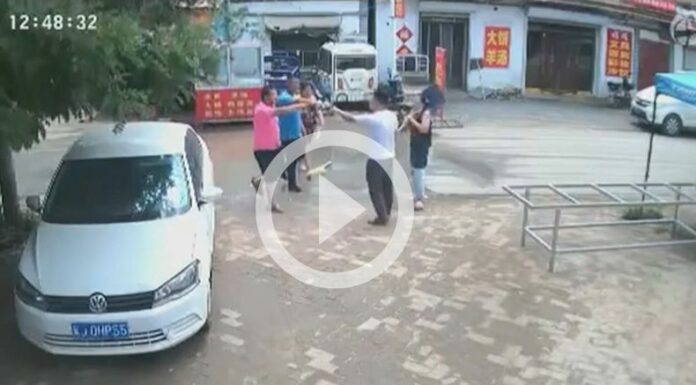 [Video] ¡Pelea entre vecinos termina en una escena sangrienta!