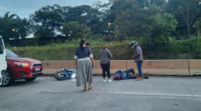 Motociclista impactado en el bulevar Monseñor Romero