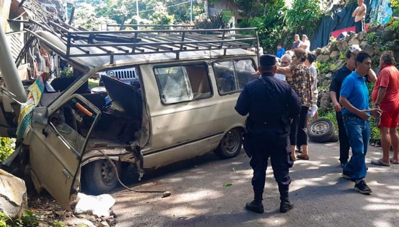 Accidente de tránsito en la calle antigua al lago de Coatepeque