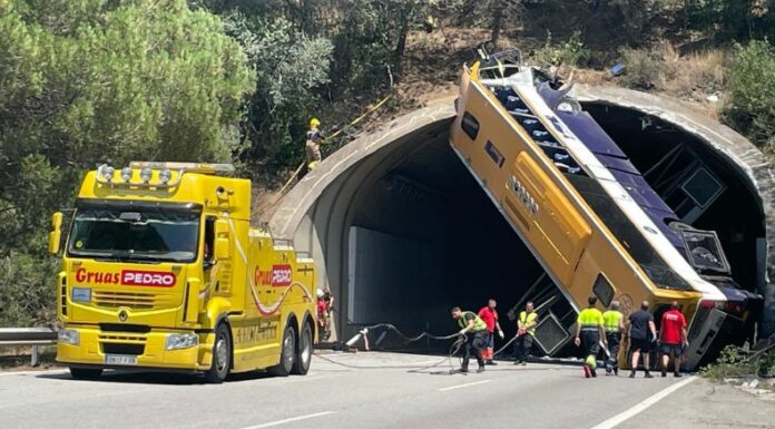 [Video] Aparatoso accidente de autobús en Cataluña, España