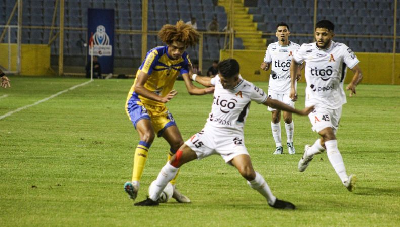 El Fellaini salvadoreño se incorpora a la plantilla de Dragón