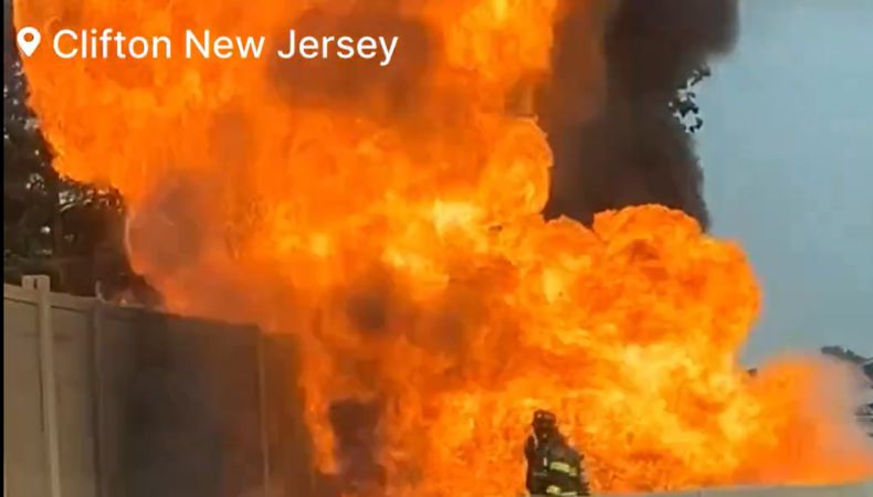 Camión con químicos explota en Clifton, Nueva Jersey