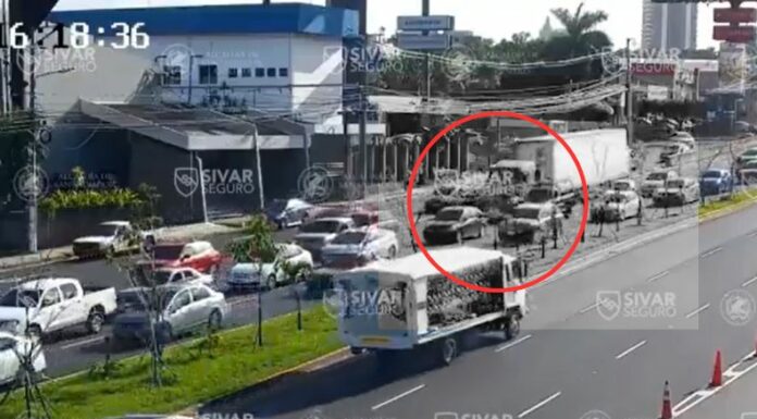 [Video] Tráiler ocasiona accidente en el bulevar Los Próceres