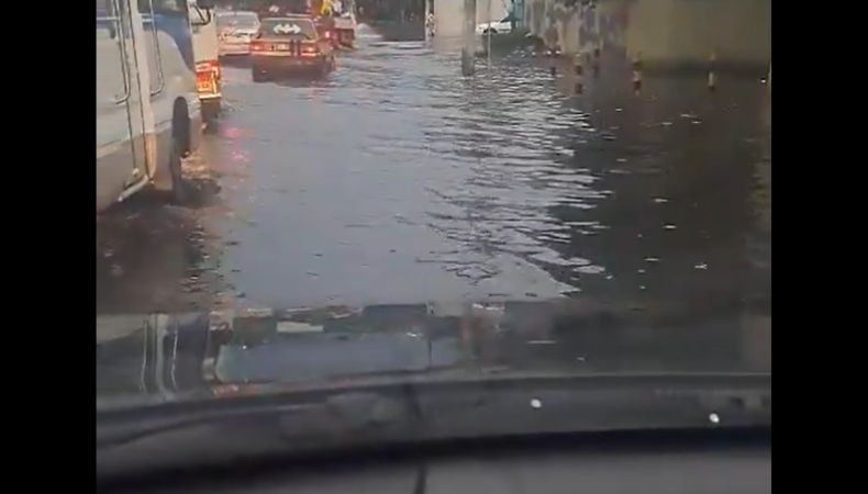 Inundaciones en las cercanías de plaza El Trovador, San Salvador