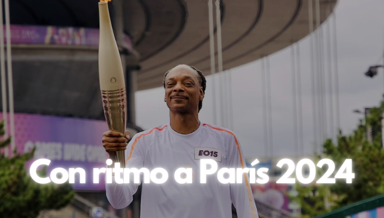 Snoop Dogg portando la antorcha olímpica en París