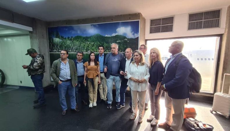 Venezuela bloquea entrada a observadores electorales