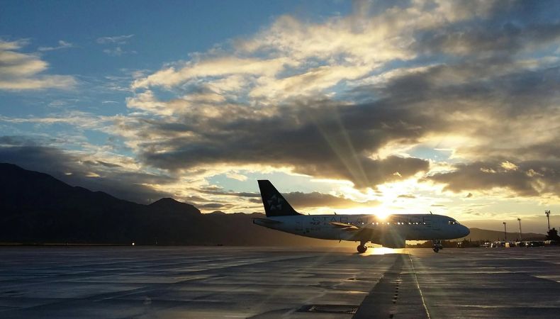 Venezuela suspende vuelos comerciales de Panamá y República Dominicana