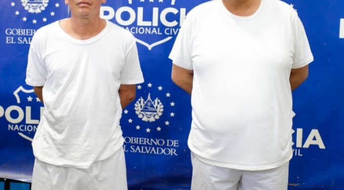 Dos hombres detenidos por la PNC, acusados de propinar golpiza