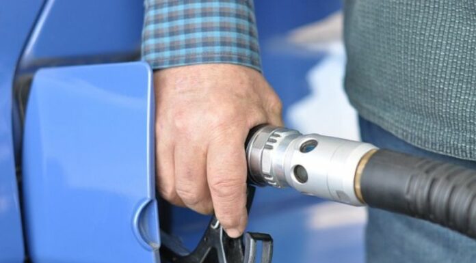 Combustible tiene una leve disminución de precio