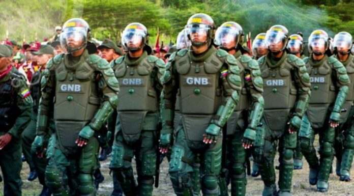 Corina Machado y Edmundo hacen llamado a militares y policías