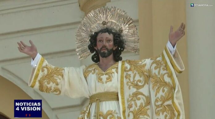 La misa en honor al Divino Salvador del Mundo contó con la participación de cientos de feligreses y autoridades de la Iglesia católica.