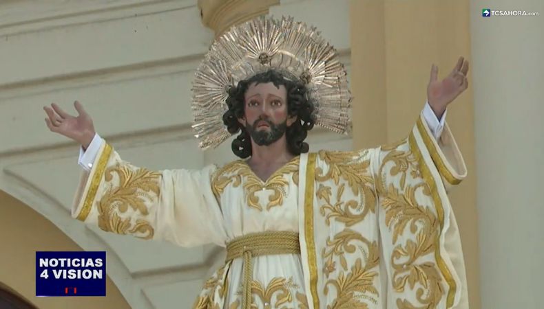 La misa en honor al Divino Salvador del Mundo contó con la participación de cientos de feligreses y autoridades de la Iglesia católica.