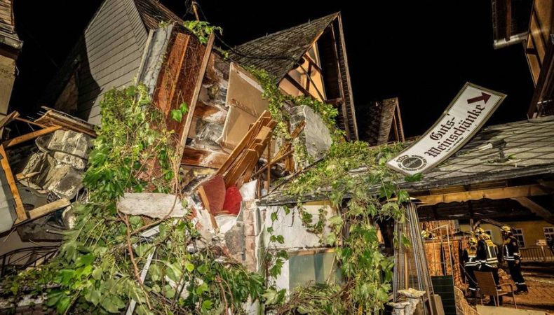 Las autoridades de Alemania se mantienen investigando las causas que provocaron este fatal derrumbe en el hotel.