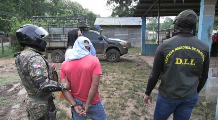 Las autoridades de Panamá capturaron a panameños, acusados de pertenecer a una organización que trafica migrantes chinos.