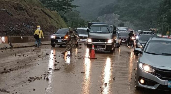 Desprendimiento de tierra y rocas en tramo Los Chorros